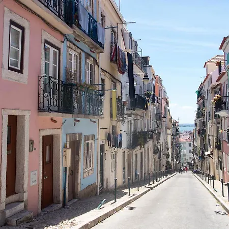 Fernando Pessoa Lovely & Bright Apt In Rossio Lissabon